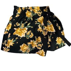 NWT Lillian Black Floral Wrap Skort Size-Small